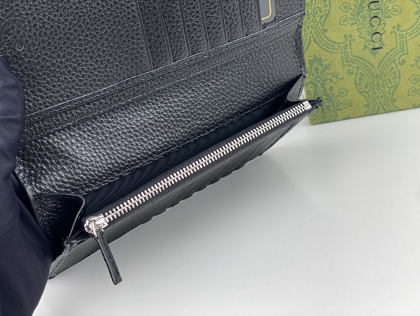 グッチ財布コピー着用イメージ